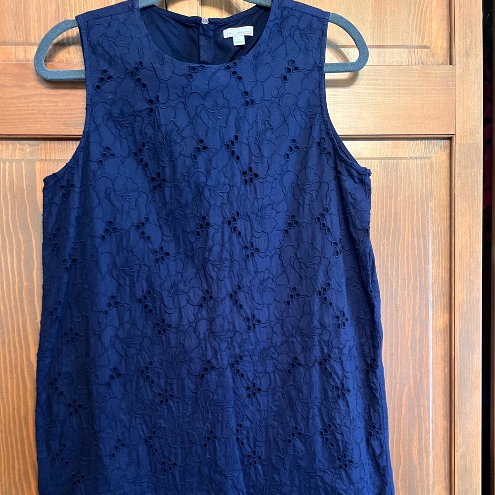 Gap shift dress with zip up back. Eyelet navy, 100% cotton. NWNT